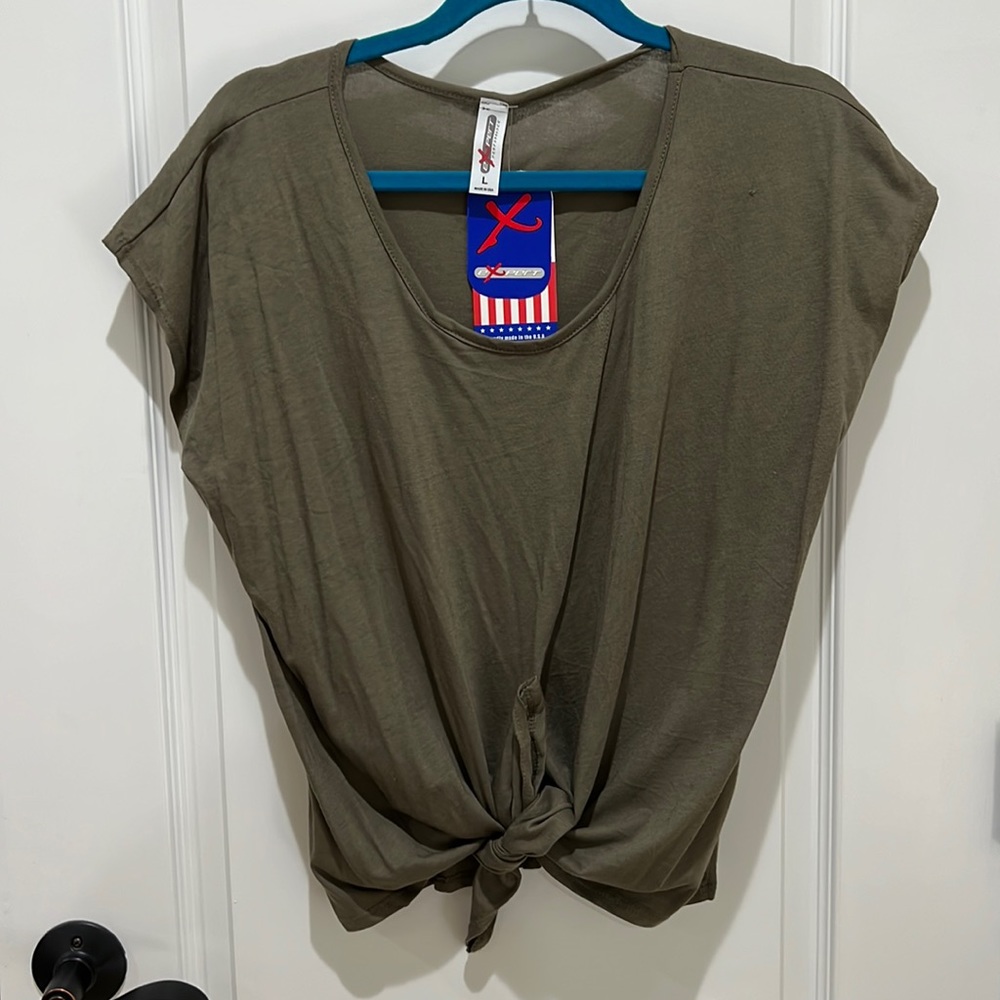 NWT Expert Brand performance tie T